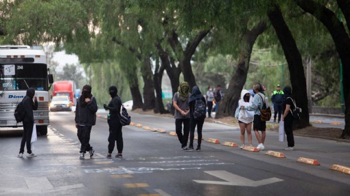 Grupo de encapuchados toma la dirección general del CCH; UNAM condena los hechos