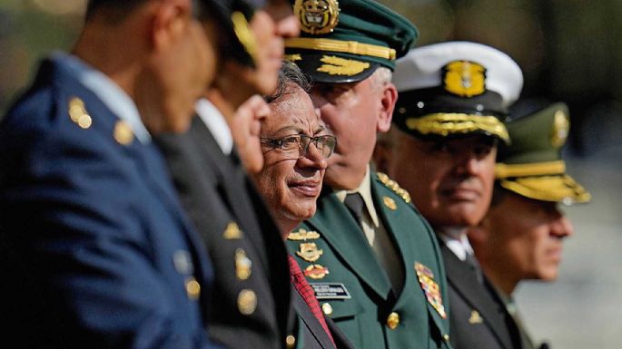 El desafío de Petro: Enfrentar a militares empoderados…  y con ambición política