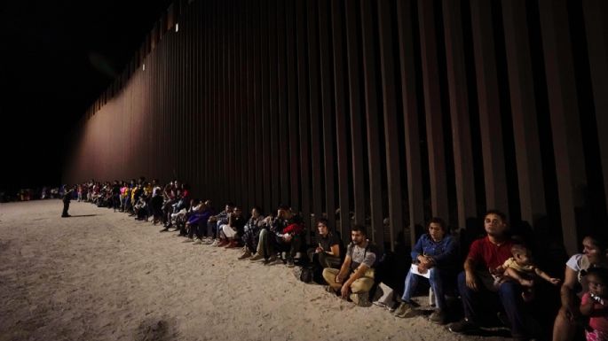 Gobierno de Biden pide a jueza desechar demanda de familias migrantes separadas en frontera