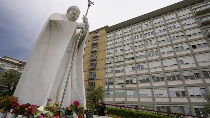 Vaticano: El papa recibirá el alta “en los próximos días”