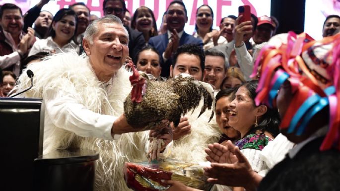 Adán Augusto López no asistió a registrar su candidatura, envío a diputados y se reunió con simpatizantes