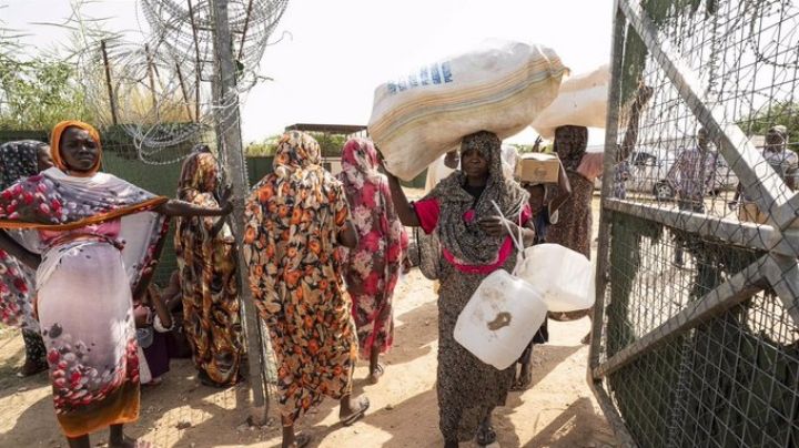 La violencia en Sudán deja ya casi 2.5 millones de desplazados y refugiados, según la ONU