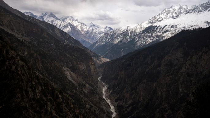 Glaciares del Himalaya podrían perder 80% de su volumen por calentamiento global