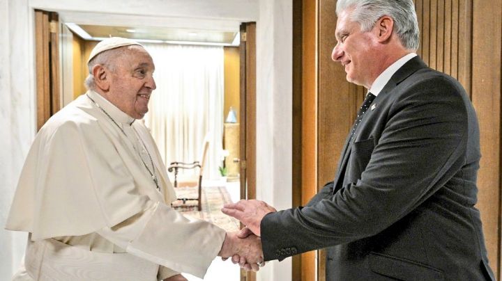 Un convaleciente Francisco recibe al presidente de Cuba en el Vaticano