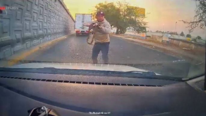 Cámara de un vehículo capta el secuestro de sus ocupantes en Jalisco (Video)