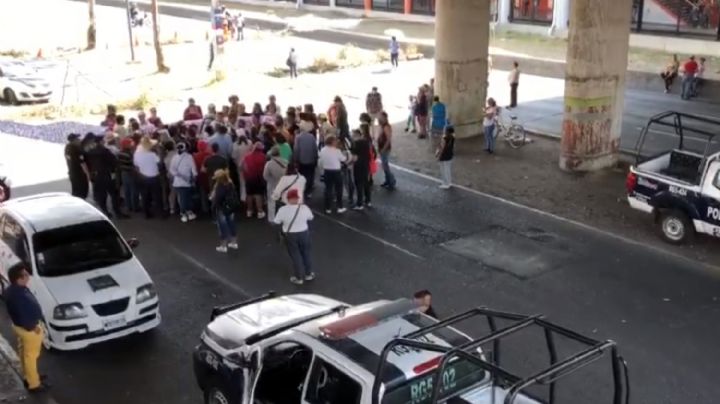 Bloquean la Avenida Central de Ecatepec por falta de agua; el gobierno culpa a Eruviel Ávila