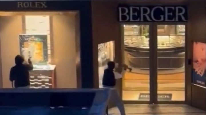 Ladrones destrozan cristales de la joyería Berger y roban 15 relojes en plaza Antara en Polanco (Videos)