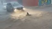 Rescatan a niña arrastrada por la corriente tras fuertes lluvias en Teotihuacán (Video)