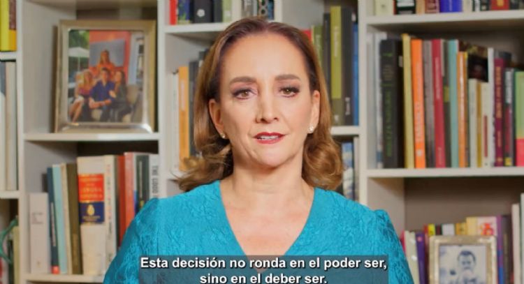Claudia Ruiz Massieu también se retira de la contienda presidencial con críticas al método opositor