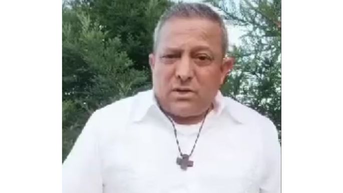 El padre Goyo exige la renuncia de Ramírez Bedolla por el asesinato de Hipólito Mora