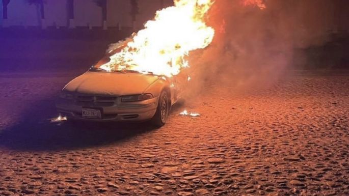 Bloqueos con autos incendiados en San Juan de los Lagos tras tiroteo entre policías y criminales