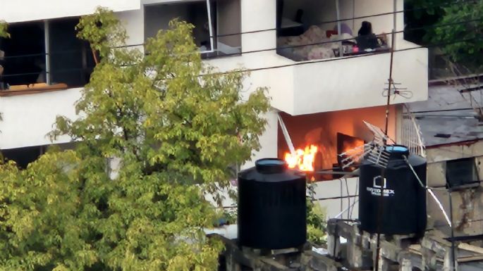 Explosión por fuga de gas en departamento de la colonia Letrán Valle; una mujer herida (Videos)