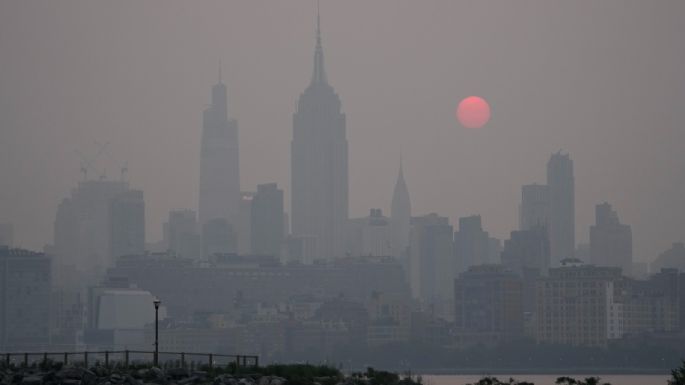 Desde Nueva York hasta Washington, el humo de incendios en Canadá cubre los cielos (Videos)