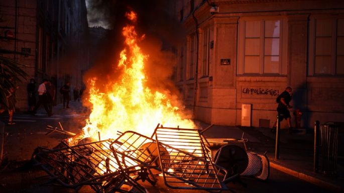 Cuarta jornada de disturbios en Francia deja más de mil 300 detenidos