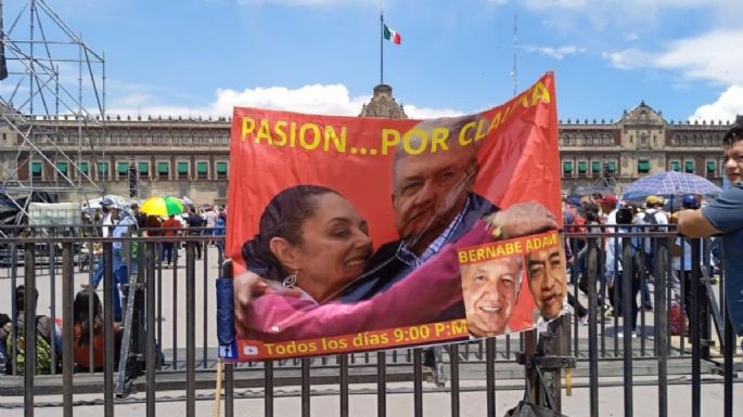 Simpatizantes de López Obrador (y de Sheinbaum) llegan al Zócalo para el AMLO Fest