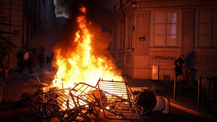 Cuarta jornada de disturbios en Francia deja más de mil 300 detenidos