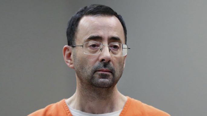 Apuñalan en prisión a Larry Nassar, médico condenado por abuso sexual de gimnastas olímpicas en EU