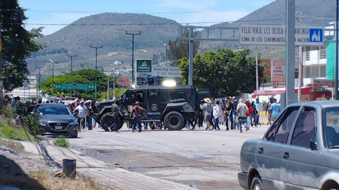 Caos en Chilpancingo: Pobladores irrumpen y hacen destrozos por líder transportista detenido (Videos)