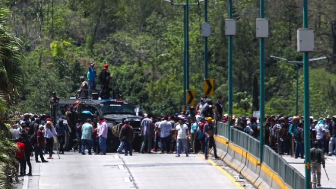 Caos en Chilpancingo: Pobladores irrumpen y hacen destrozos por líder transportista detenido (Videos)