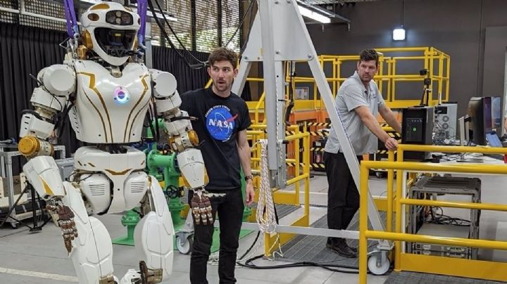 La NASA envía un robot humanoide espacial a una plataforma petrolera