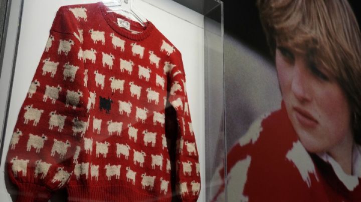 Subastarán icónico suéter de la princesa Diana