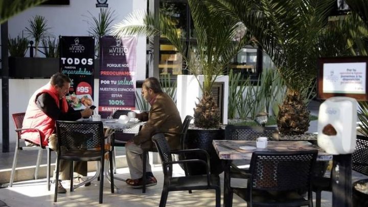 Restaurantes, cafeterías y bares podrán establecer de nuevo áreas para fumar, confirma Canirac