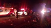 Suman seis muertos y 53 heridos por choque de autobús y tráiler en Michoacán