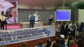 Manifestantes reprochan a López-Gatell por desabasto de medicamentos (Video)