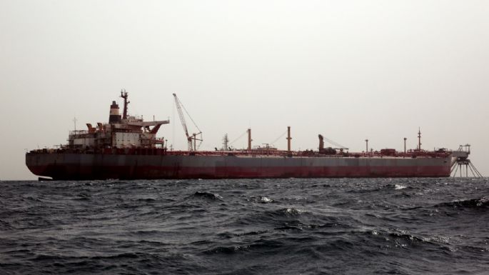 Extraerán más de 1 millón de barriles de petróleo de un buque anclado en Yemen