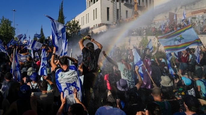 Parlamento israelí da primer gran paso en polémico plan de reforma judicial; estallan protestas