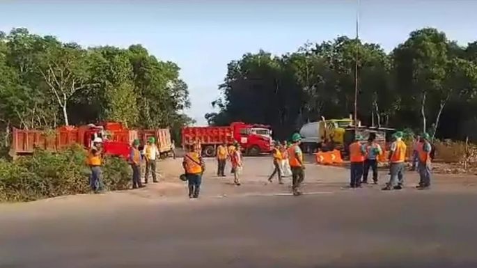 Recurren a bloqueos contra el Tren Maya para plantear demandas laborales y sociales en Quintana Roo