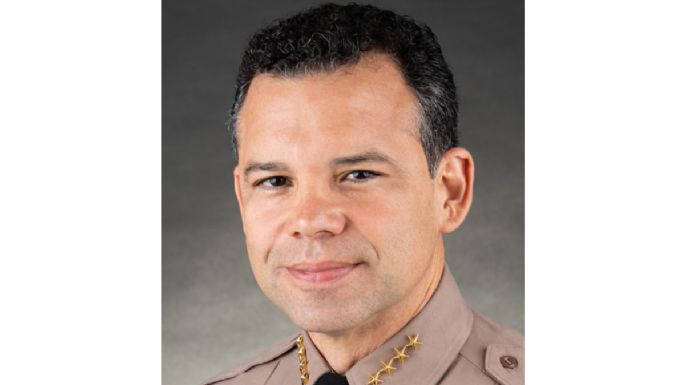 Reportan que jefe policial de Miami se disparó tras discutir con su esposa