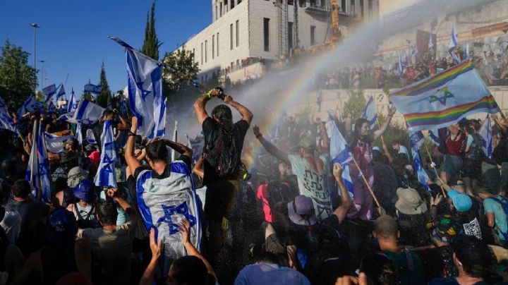 Parlamento israelí da primer gran paso en polémico plan de reforma judicial; estallan protestas