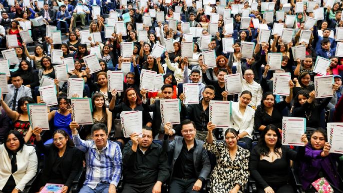 Graduación de la primera generación de la Universidad Rosario Castellanos de la CDMX