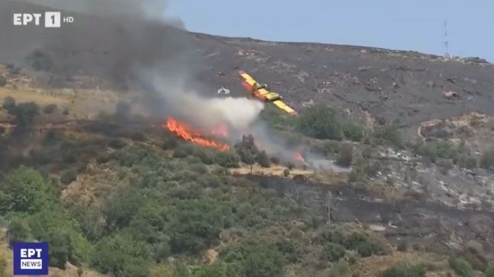 Avión cisterna que combatía un incendio se desploma y explota; los pilotos murieron (Video)
