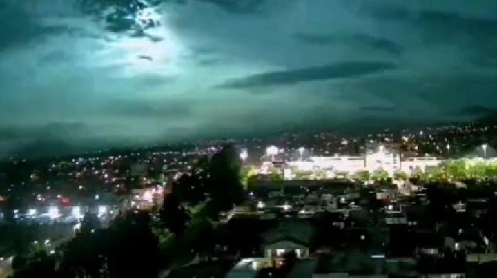 La caída de un meteoro iluminó el cielo en Colima, Michoacán y Jalisco (video)