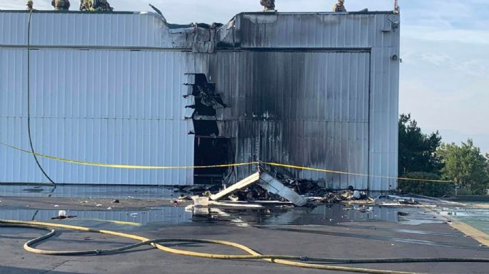 Tres muertos al chocar avión pequeño con hangar en aeropuerto del sur de California