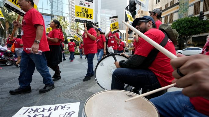 En pleno arranque del verano trabajadores de hoteles en California se declaran en huelga