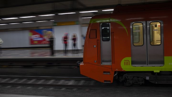 La mayoría de los incidentes en el Metro son porque usuarios tiran objetos a las vías: Martí Batres