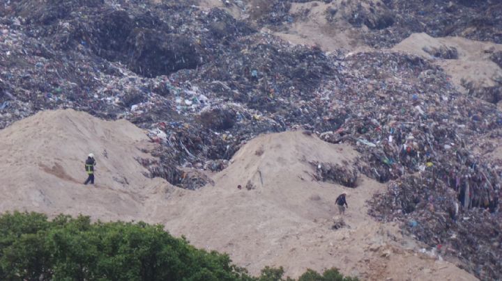 Derrumbe en basurero de Naucalpan sepulta a cuatro trabajadores; uno sigue desaparecido