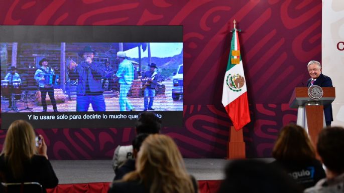 Por canción de Bad Bunny, bloquean transmisión de la mañanera de AMLO en YouTube