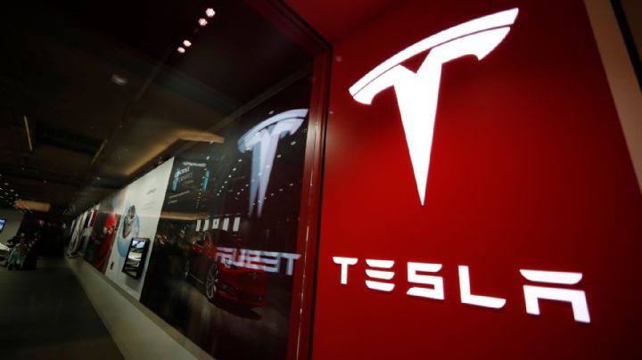 Investigan choque fatal de un Tesla sospechoso de usar sistema semiautónomo