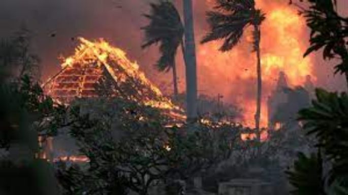 Aumentan a 55 los muertos en Hawái por los incendios forestales