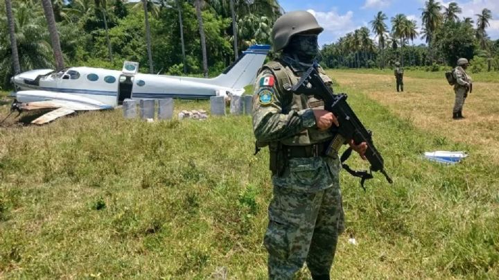 La Sedena asegura avioneta con 462 kg de cocaína en Mapastepec, Chiapas