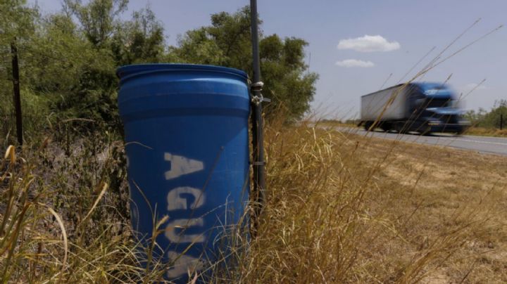 Desaparecen estaciones de agua para migrantes en el sur de Texas