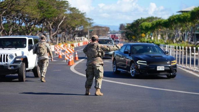 Hawai pide a turistas evitar viajar a Maui; los hoteles hospedarán a evacuados y socorristas