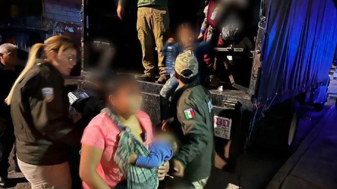 INM intercepta a 231 migrantes que iban escondidos en contenedor de tráiler en Puebla