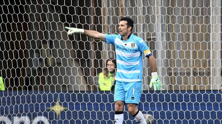 El arquero italiano Gianluigi Buffon se retira del futbol a los 45 años