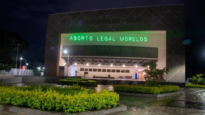 Feministas realizan protesta audiovisual en el Congreso de Morelos: exigen aborto legal ya