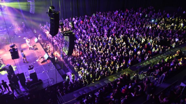 Rockeros veneran al "Príncipe de la canción" en "Festival Amar, Querer y Rockear"